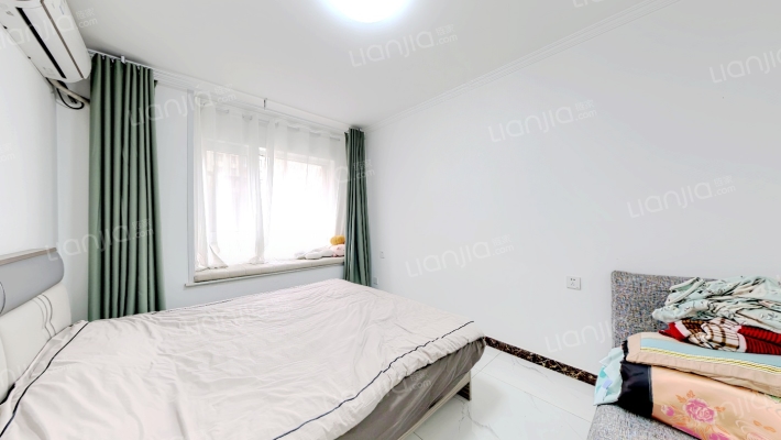 南向一室一厅，带装修拎包入住，满两年-卧室