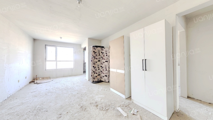 范阳中路好位置 公园对过 电梯房 南北通透两居-客厅