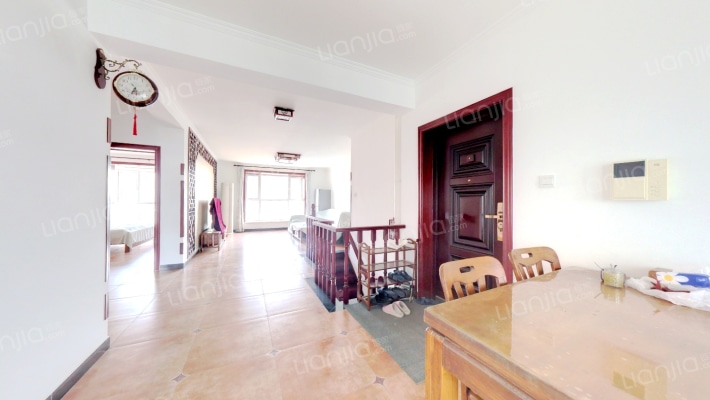 青花府电梯洋房 精装修四居双卫中上楼层-客厅A