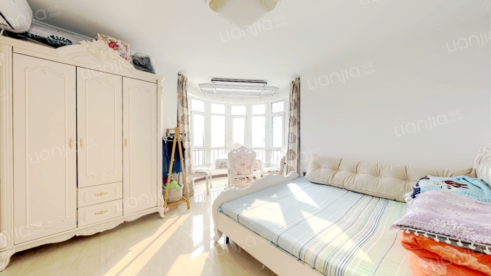 房本满五唯一 精装修， 好楼层， 全天采光无遮挡。-卧室C