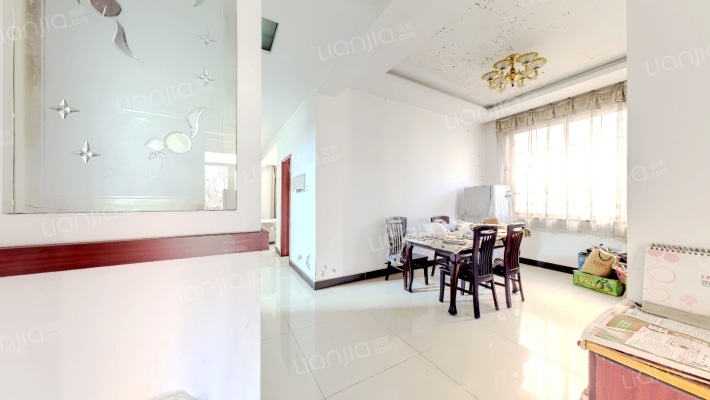 市区精装修的独栋别墅   带大院子-餐厅