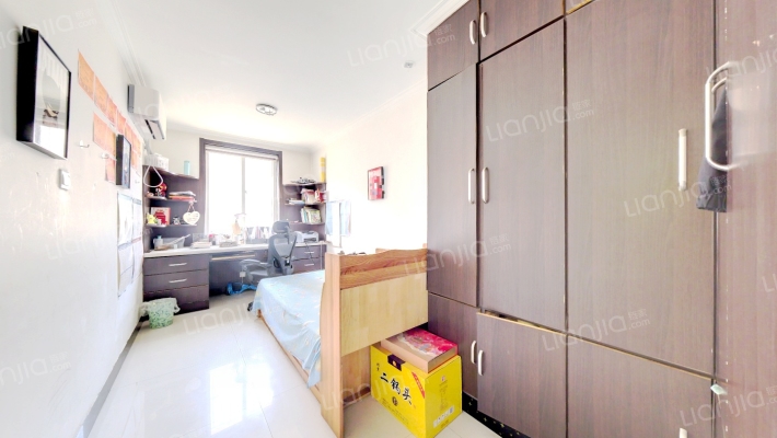 德信公园旁大三居 低楼层双卫户型  居住舒适 出行方便-卧室A