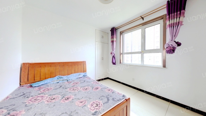 南北通透三居室，户型方正，中间楼层采光充足-卧室A