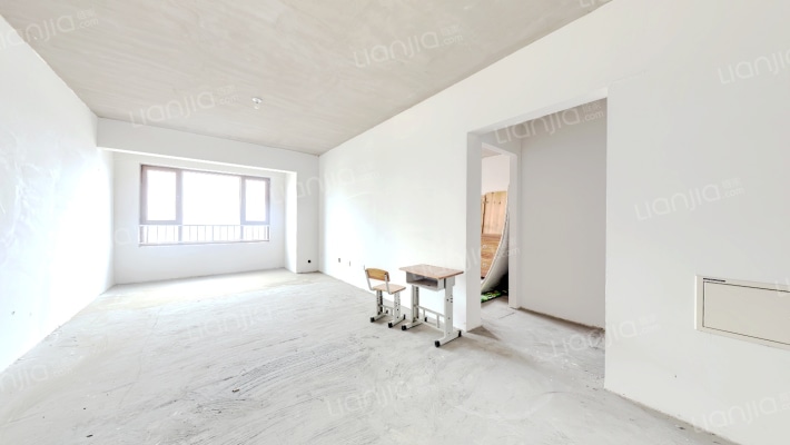 南北通透，70年产权，业主诚意出售-客厅