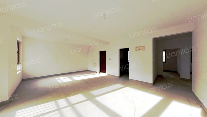 新干线 南北通透 双卫洋房 正常首付 南北露台 中层-客厅