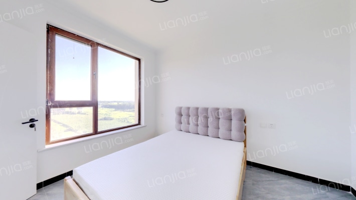 南向3居 精装修 户型方正 中间楼层采光充足-卧室C