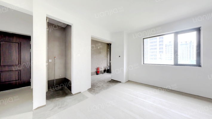 本房是经典的四叶草户型，东边户，双明卫-餐厅