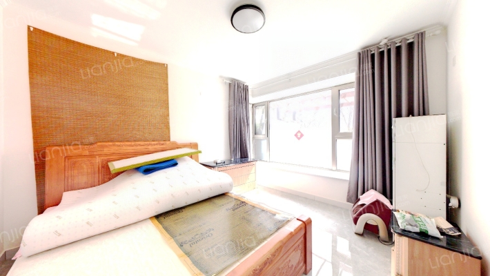 一层带120平大院子，采光好！南北通透三居-卧室A