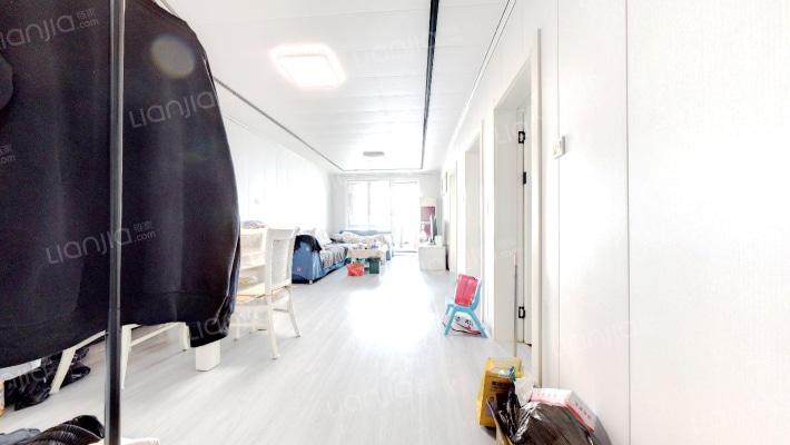 业主诚心出售，位置优越，采光充足。-客厅