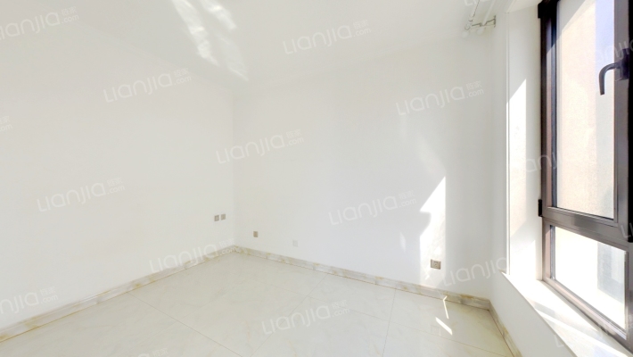 鸿坤理想湾 三居室，精装修，品牌建材， 采光好-卧室C