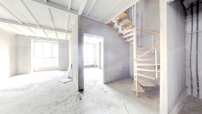 业主诚意出售，毛坯复式，楼层好，可以随意装。-客厅