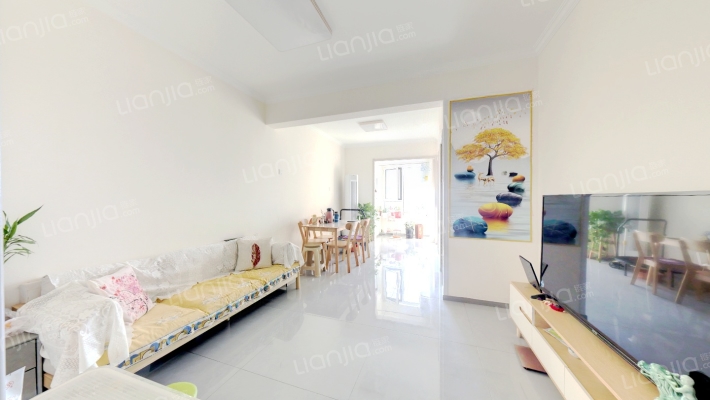 小区配套齐全近商场近医院，小区直饮水入户，干净卫生-客厅