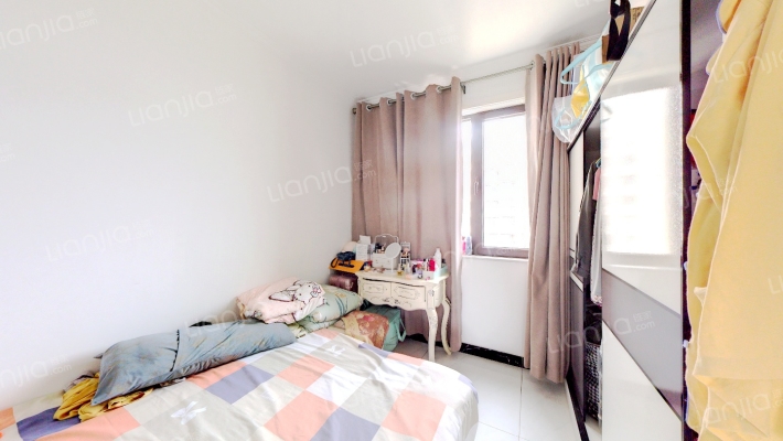 天伦湾馨园 精装三居室 家具家电全带 拎包入住-卧室C