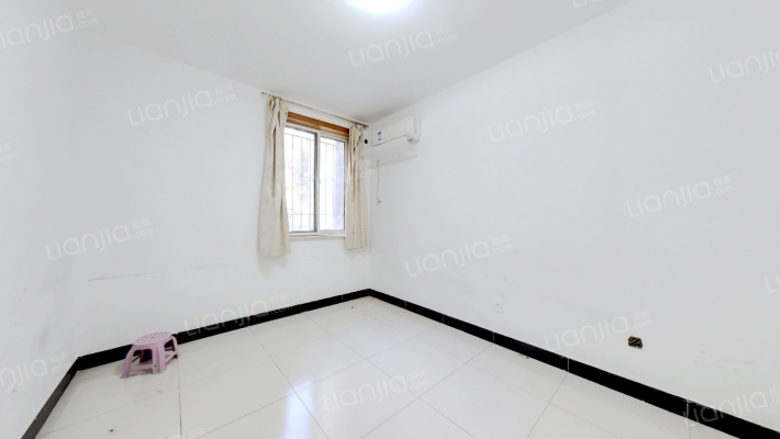 德信公园西侧，名流五期 大三居，集体供暖，低楼层-卧室A