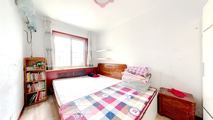 政法街高新区有露台，小区干净，低楼层购物方便-卧室B