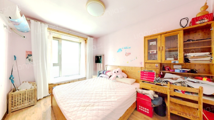 名流风景洋房南北通透三居，业主诚意出售。。。-卧室B