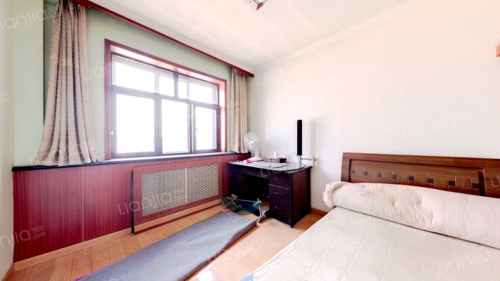 南北通透，大四居，集体供暖，一层一户-卧室C