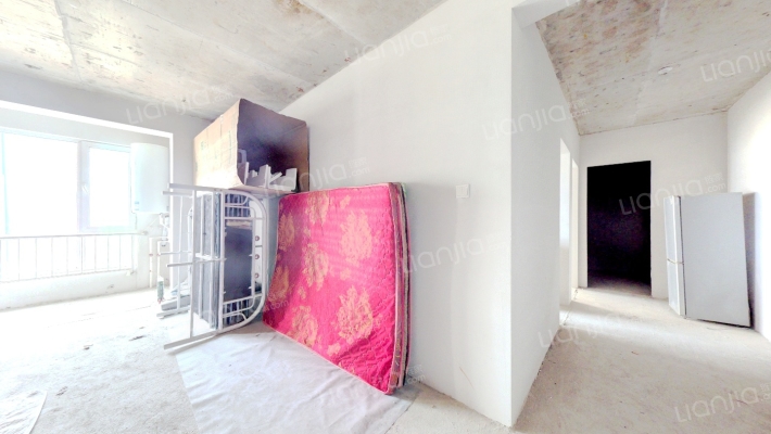 三阳户型 前一排无遮挡 好楼层采光足 房本满二-客厅