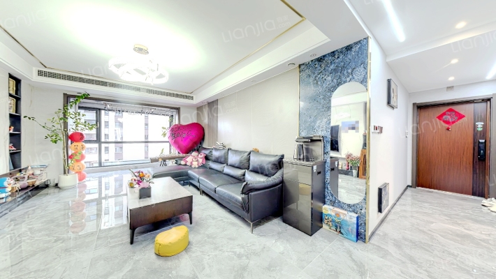 出门华阳路，老城区近二康医院，精装修南北大三居-客厅