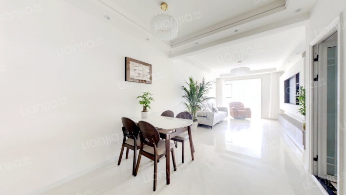 房子属于朝南两居中间楼层，户型方正没有浪费空间。-客厅