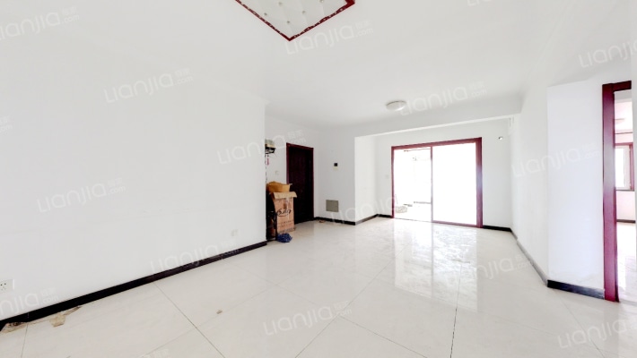 房本满五唯一，南北通透格局  楼层好 采光充足-客厅