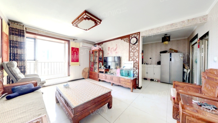 房子南北通透三居，房子户型方正没有浪费空间。-客厅