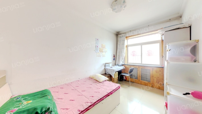 满五年，南北通透，采光充足，地理位置好-卧室B