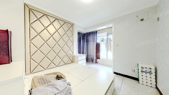 此房东南向两居室，采光好.装修好，配套齐全.-卧室B