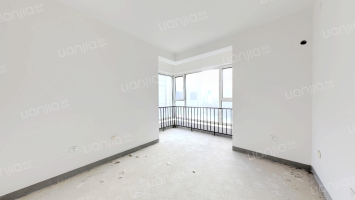 急售，东南向两居室，带车位，转角飘窗-卧室B