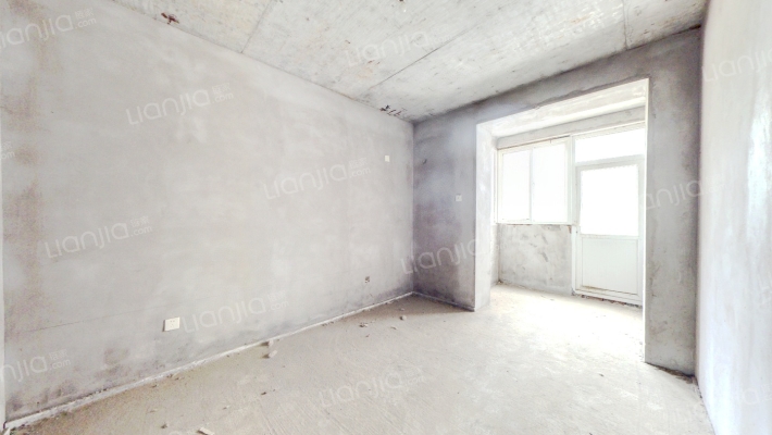 东西朝向 毛坯房 一居室，一层带小院-卧室