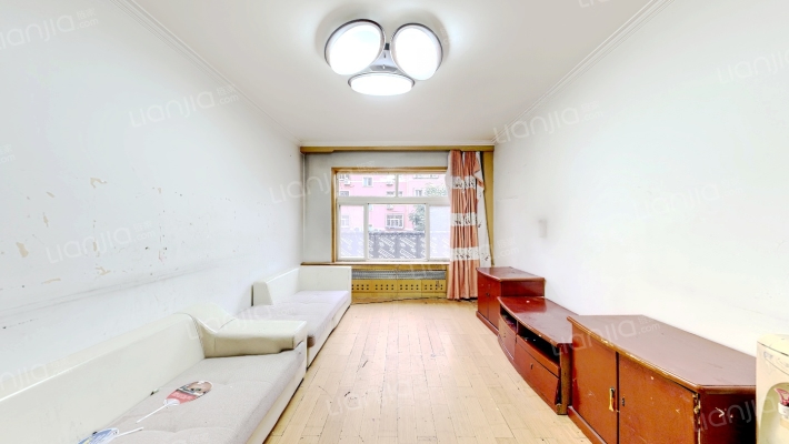 二康家属院 单位房  南北两居室    出行方便  公交站-客厅