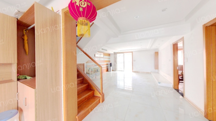 老城区电梯洋房，七跃八，顶层还有阁楼，大复式-客厅A