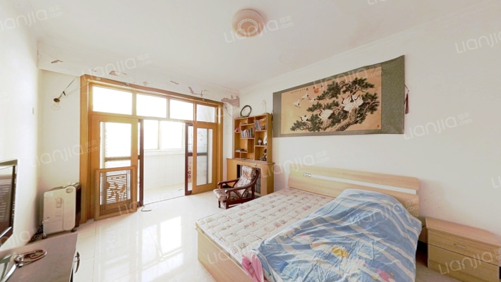 市区大三居，交通便利，满五，税低-卧室A