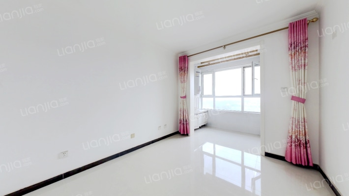 急售。精装修未住。南北通透，两居。户型方正-卧室B