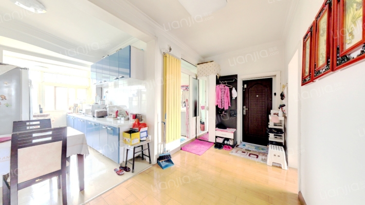 范阳路矿山局家属院南北通透四居，精装干净-餐厅