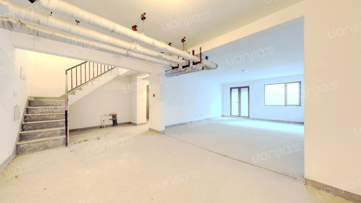 高铁商圈 鸿坤理想湾叠拼别墅 一层带前后花园-客厅A