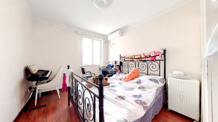 德信公园，南北通透，中医院，两居-卧室A