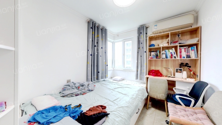 南北通透好户型，小区干净整洁，房本满二-卧室B