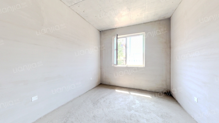 高尔夫别墅区 住在公园里 爱伦堡 联排别墅-卧室B