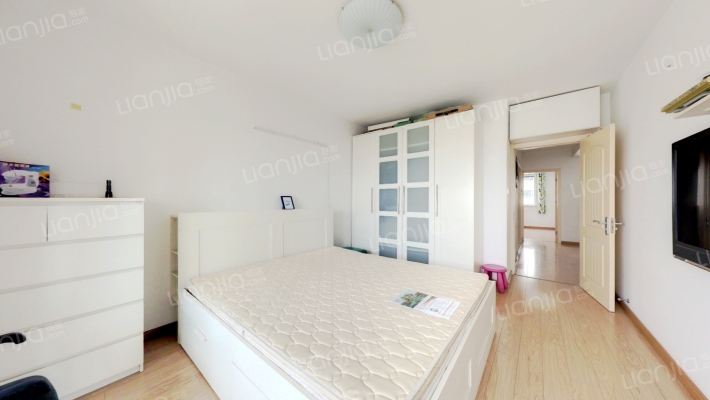 范阳路精装南北通透三居，干净。本满五不唯一-卧室C