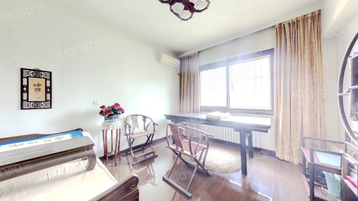 市区精装修的独栋别墅，带大院子-卧室C