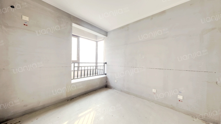 集中供暖，保利物业，小区环境好物业好 好楼层-卧室B