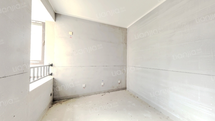 集中供暖，保利物业，小区环境好物业好 好楼层-卧室A