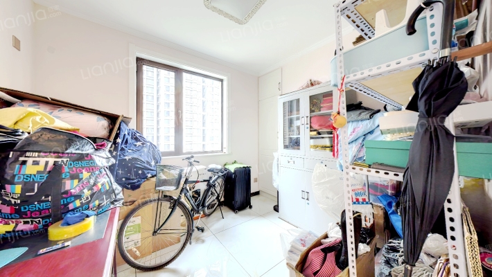 鸿坤理想湾静装修三居室，南北通透，拎包入住，有车位-卧室A