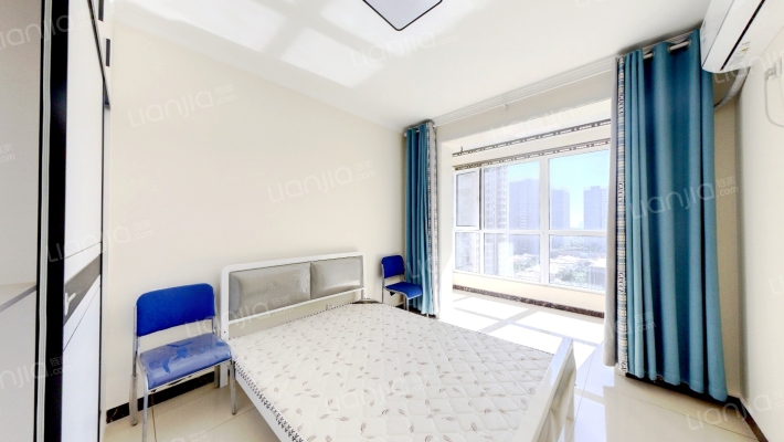 此房是精装正规一居室，临德信公园，配套齐全-卧室