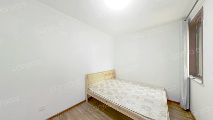 鸿坤理想湾，中等装修三居室，好位置，前边无遮挡-卧室A