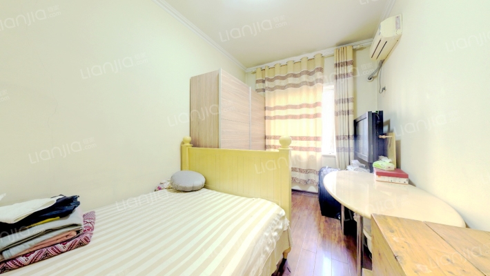 精装下叠，南入户，带南北的庭院-卧室A