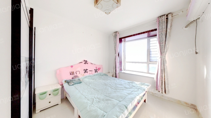 此房装修自住标准 拎包入住，税费低-卧室