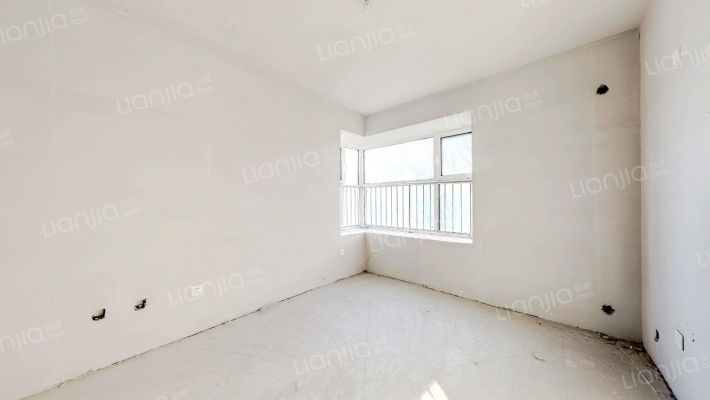 急售三利c区南北向三居，毛坯满二，价格美丽-卧室C