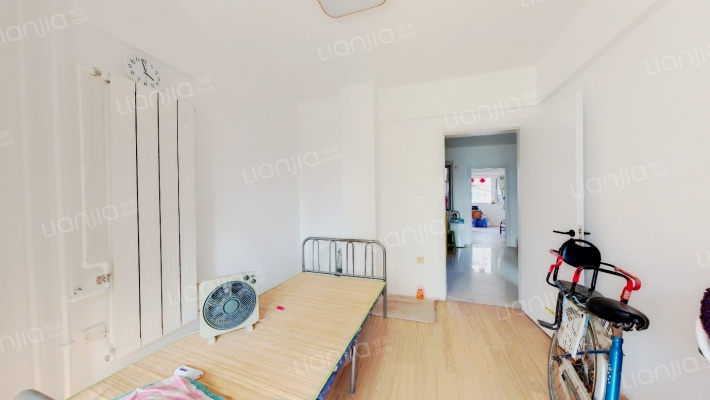 双卧客厅带阳台都朝东，采光好，东西朝向-卧室B